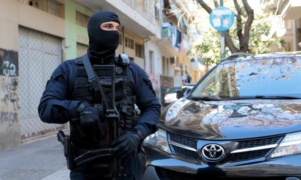 ΕΛ.ΑΣ: Συνελήφθη 41χρονος για παράνομη κατοχή όπλων